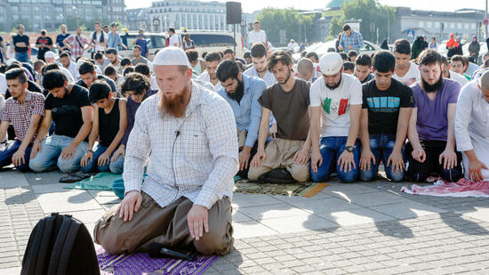 Das Symbolbild zeigt den salafistischen Prediger Pierre Vogel: Laut Verfassungsschutz zählen derzeit 8350 Personen zu den Salafisten. Quelle: dpa