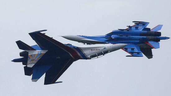 Sukhoi Su-27 Flanker der Fliegertruppe Russian Knights auf einer Flugshow: Supermodernes Kampfgerät zur Unterstützung Assads Quelle: Reuters