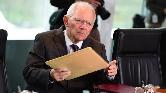 Wolfgang Schäuble knöpft sich den Rentenbeginn vor. Der Finanzminister ist der Ansicht, dass sich Deutschland auf die demografische Entwicklung vorbereiten muss. Quelle: AFP