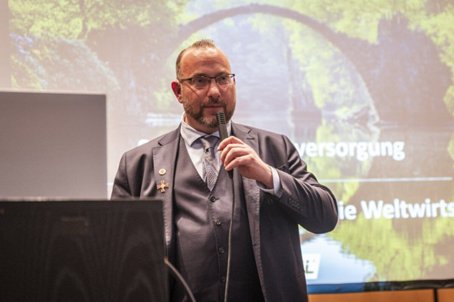 Dr. Sebastian Maier