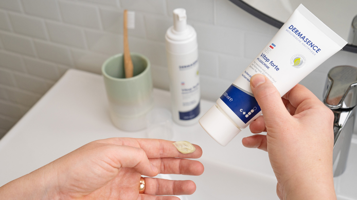 Neurodermitis - die DERMASENCE Vitop forte Pflegecreme in der Anwendung
