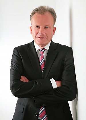 Anwalt für Arbeitsrecht in Schwerin vertritt Arbeitnehmer und Arbeitgeber