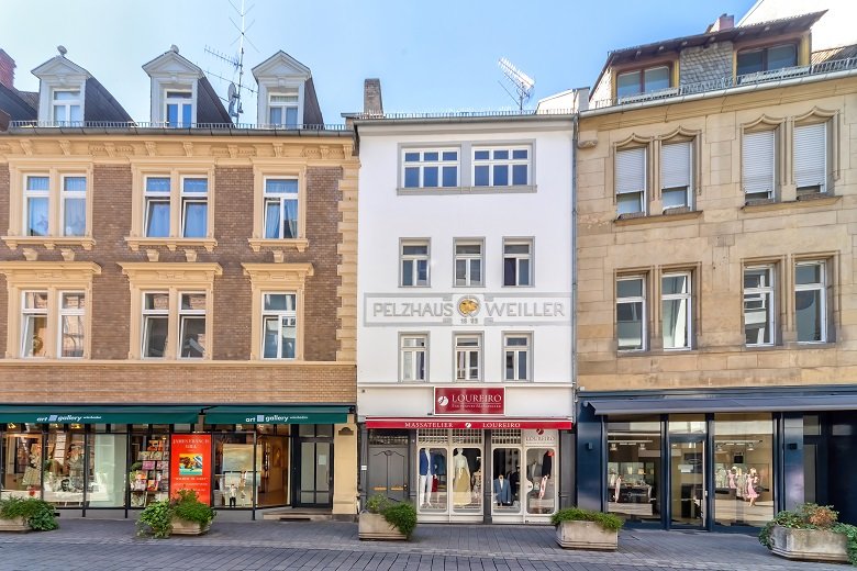 In der wunderschönen Wiesbadener Altstadt befindet sich das Büro von SOMMER IMMOBILIEN In der wunderschönen Wiesbadener Altstadt befindet sich das Büro von SOMMER IMMOBILIEN