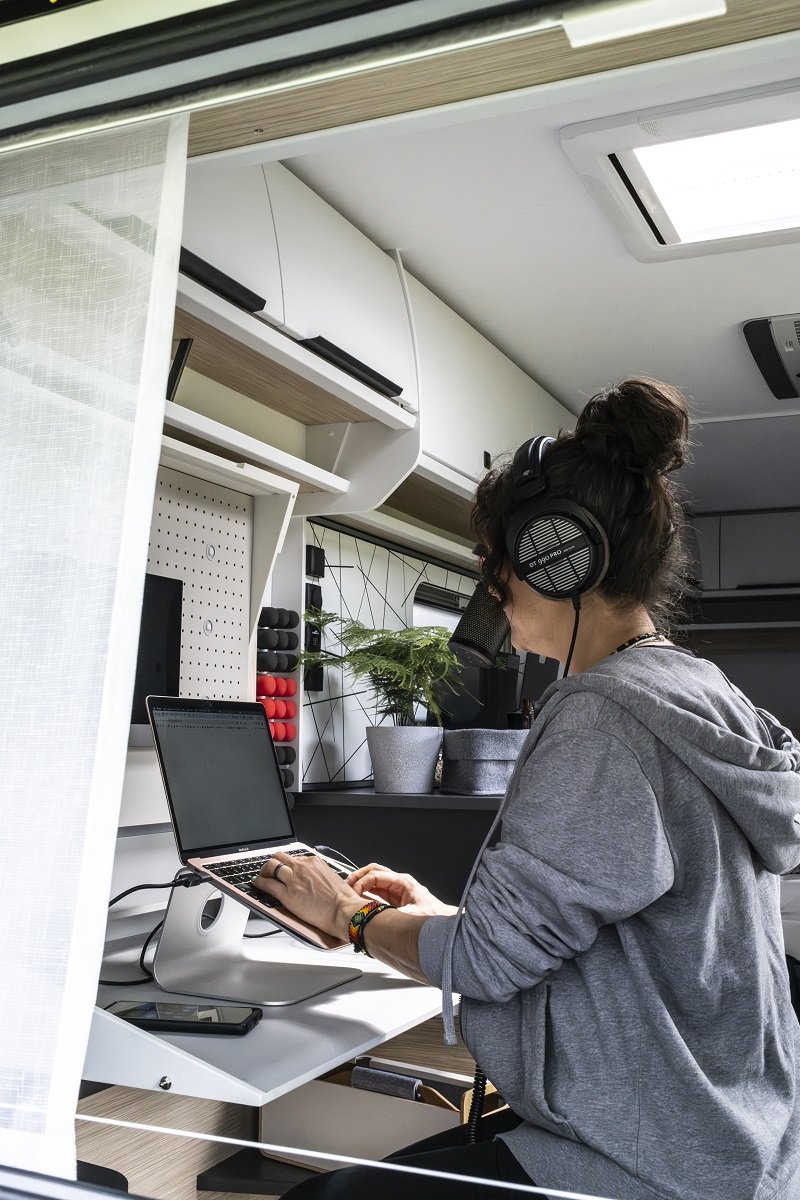 Mobiles Arbeiten im Homeoffice auf Rädern Mobiles Arbeiten im Homeoffice auf Rädern