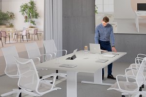 Bild zum Artikel: Höhenverstellbarer Konfernztisch