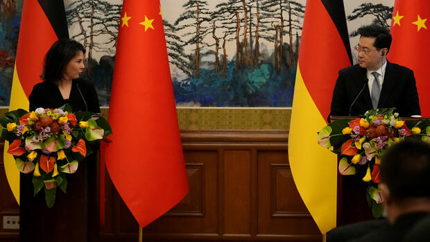 Baerbock liefert sich Schlagabtausch mit chinesischem Amtskollegen