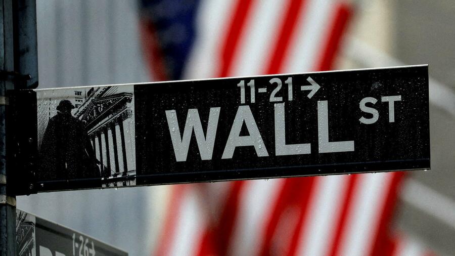 Dow Jones, S&P 500, Nasdaq: Wall Street im Minus – Apple-Spekulationen treiben Intel