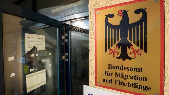 Bundesamt für Migration und Flüchtlinge: BAMF verfehlt wohl sein Ziel ...