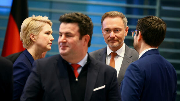 Kabinettsbeschlüsse Regierung Greift Durch Was Das Für Ihre Rente Bedeutet - v6o8qtr