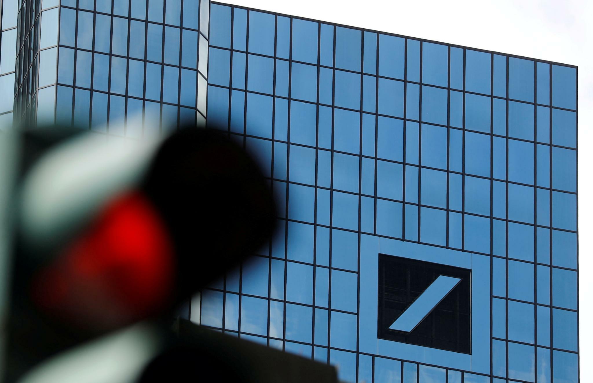 Deutsche Bank Verschiebt Gehaltserhohungen Um Drei Monate