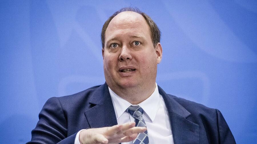 Cdu Vorsitz Kanzleramtschef Braun Bewirbt Sich Um Das Amt