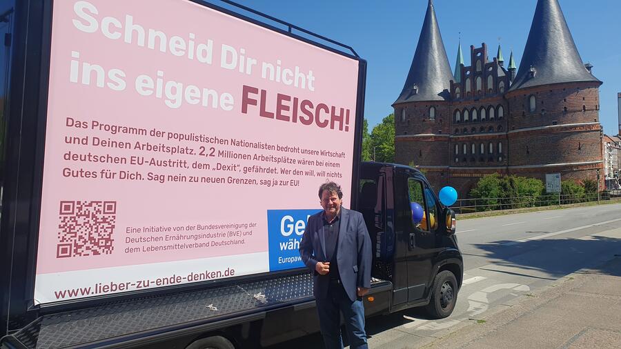 BVE-Hauptgeschäftsführer Christoph Minhoff startet die Europawahl-Tour in Lübeck. // Weiterer Text über ots und www.presseportal.de/nr/18130 / Die Verwendung dieses Bildes für redaktionelle Zwecke ist unter Beachtung aller mitgeteilten Nutzungsbedingungen zulässig und dann auch honorarfrei. Veröffentlichung ausschließlich mit Bildrechte-Hinweis. Quelle: Bundesvereinigung Ernährungsindu