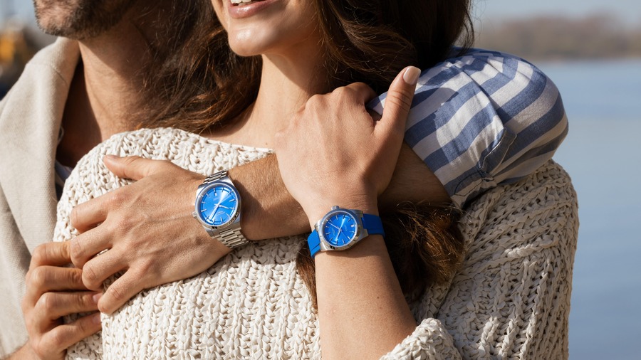 Die leuchtend blaue Conquest Sylt Edition von Longines in den Größen 41 mm und 34 mm. Die beiden Modelle sind auf je 200 Stück limitiert. // Weiterer Text über ots und www.presseportal.de/nr/108996 / Die Verwendung dieses Bildes für redaktionelle Zwecke ist unter Beachtung aller mitgeteilten Nutzungsbedingungen zulässig und dann auch honorarfrei. Veröffentlichung ausschließlich mit Bildrechte-Hinweis. Quelle: Longines