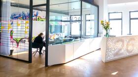 Okologische Smartphone Bank Tomorrow Will Im Juni Starten