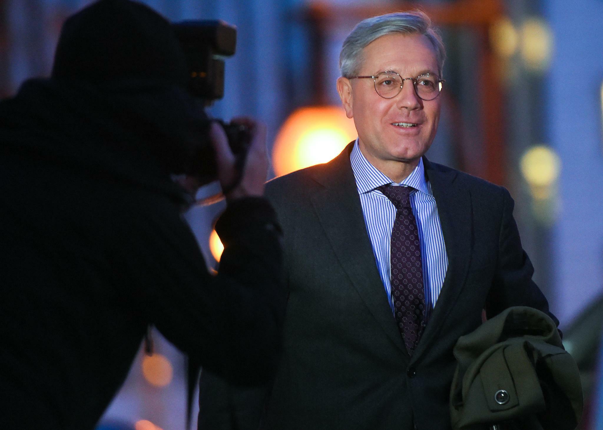 Cdu Vorsitz Rottgen Fordert Merz Und Laschet Zum Tv Duell Auf