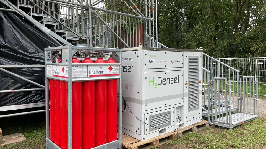 Wasserstoffbündel von Rheingas versorgt Brennstoffzelle // Weiterer Text über ots und www.presseportal.de/nr/118273 / Die Verwendung dieses Bildes für redaktionelle Zwecke ist unter Beachtung aller mitgeteilten Nutzungsbedingungen zulässig und dann auch honorarfrei. Veröffentlichung ausschließlich mit Bildrechte-Hinweis. Quelle: Propan Rheingas GmbH & Co. KG/@Rheingas