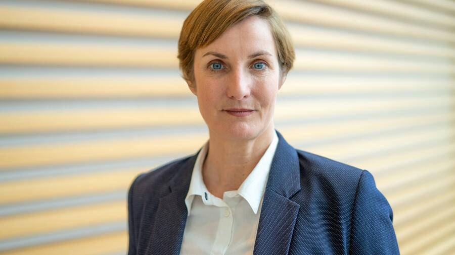 Die heute vom Statistischen Bundesamt veröffentlichte Statistik zur Erbschaft- und Schenkungsteuer zeigt: Im Jahr 2024 stieg das steuerlich berücksichtigte Vermögen aus Erbschaften und Vermächtnissen in Deutschland um 4,8 Prozent gegenüber dem Vorjahr auf 64,1 Milliarden Euro - ein neuer Höchststand. Für Barbara Françoise Gruner, Vorständin der SOS-Kinderdörfer weltweit, ist klar: Die größte Vermögensübertragung der Geschichte ist nicht nur eine wirtschaftliche, sondern auch eine gesellschaftliche Chance.