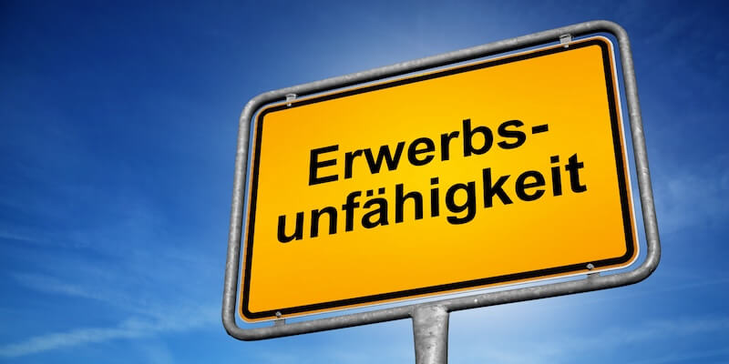 Schild als Symbol für Erwerbsunfähigkeitsversicherung Vergleich AB